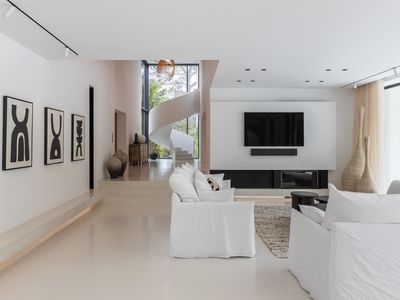 Villa Contemporaine pour Événements Premium & Productions près de Montpellier