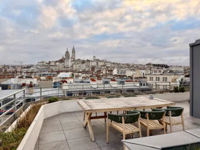 Triplex avec Terrasse sur le Toit et Vue sur le Sacré-Cœur à Paris