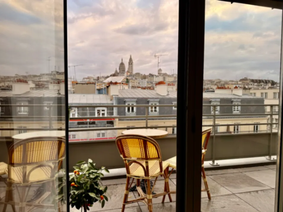 Triplex avec Terrasse sur le Toit et Vue sur le Sacré-Cœur à Paris