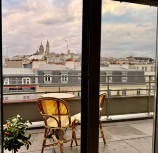 Triplex avec Terrasse sur le Toit et Vue sur le Sacré-Cœur à Paris