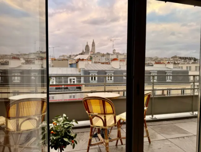 Triplex avec Terrasse sur le Toit et Vue sur le Sacré-Cœur à Paris