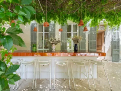 Majestueuse Maison de Campagne du 18ème Siècle à Marseille avec Piscine & Jardins