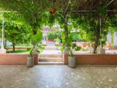 Majestueuse Maison de Campagne du 18ème Siècle à Marseille avec Piscine & Jardins