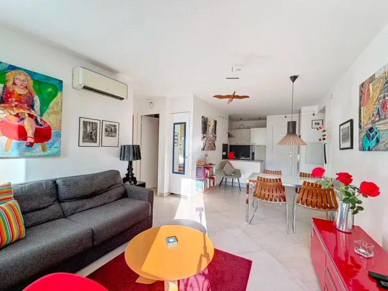 Charming Apartment in Cannes Pedestrian Street | Vacation & Event Space