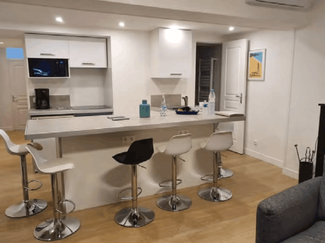 Renovated 3-Bedroom Apartment near Old Port, Cannes | Sleeps 6