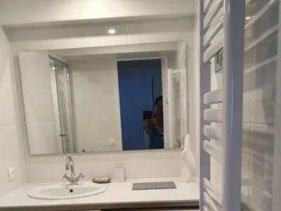 Appartement Rénové 3 Chambres près du Vieux-Port, Cannes | Jusqu'à 6 Personnes