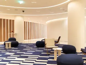 Modern Event Space Near Arc de Triomphe | Parisian Excellence