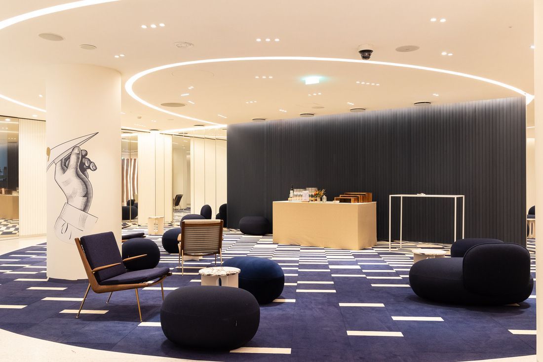 Modern Event Space Near Arc de Triomphe | Parisian Excellence
