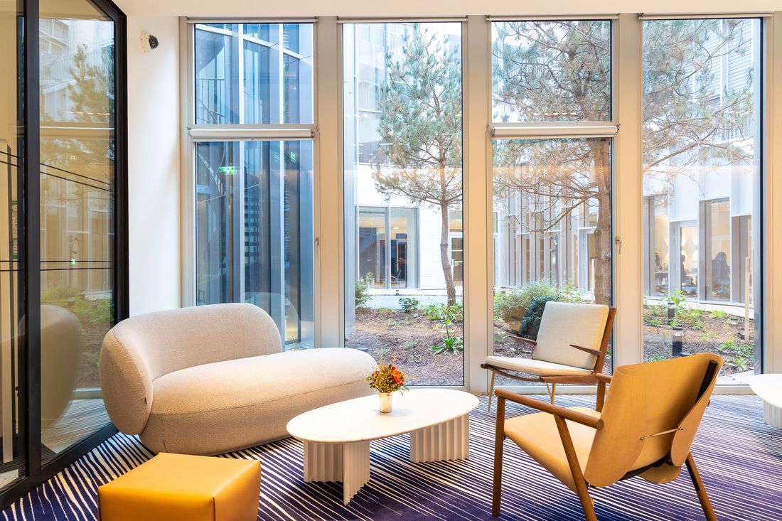 Modern Event Space Near Arc de Triomphe | Parisian Excellence