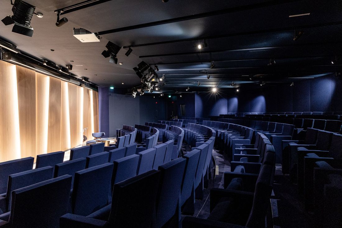 Modern Event Space Near Arc de Triomphe | Parisian Excellence