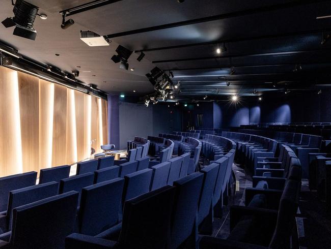 Modern Event Space Near Arc de Triomphe | Parisian Excellence