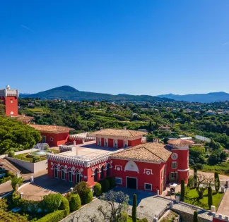 The Château: A Historic Riviera Venue with Sea Views