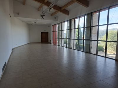 Lieu Modulaire Élégant avec Vues Imprenables sur les Collines à Nice