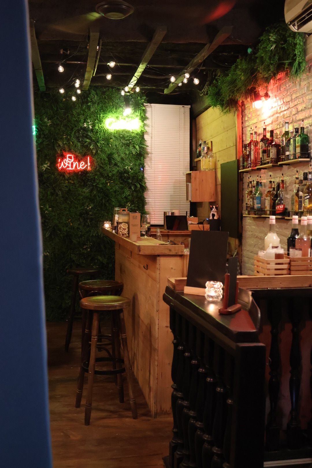 Bar Iconique du Vieux-Nice : Un Lieu Légendaire pour Soirées & Cocktails
