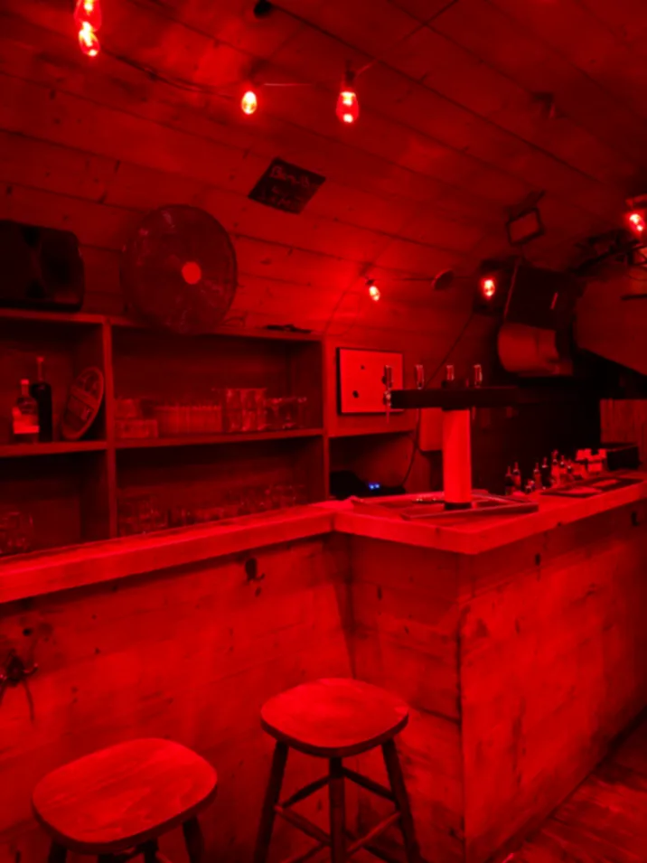 Salle de Fêtes avec Fléchettes Interactives à Nice