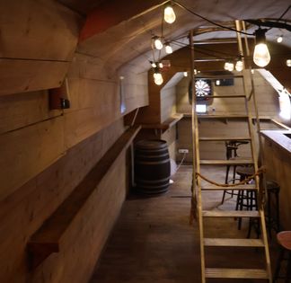 Salle de Fêtes avec Fléchettes Interactives à Nice