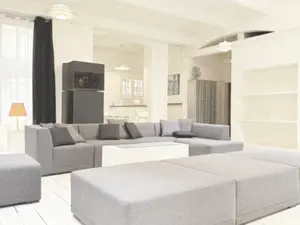 Artistic 200 sqm Loft with Event Kitchen & 7m Table – Central Paris