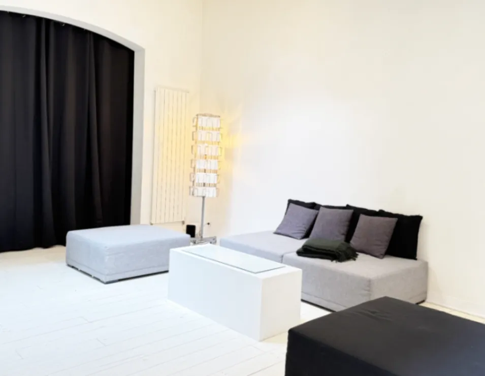 Artistic 200 sqm Loft with Event Kitchen & 7m Table – Central Paris