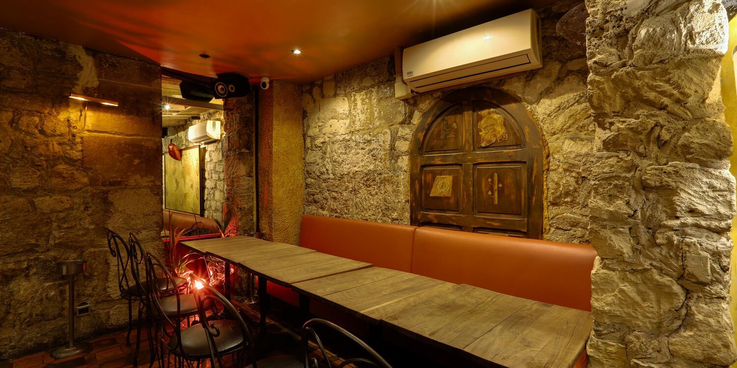 Traditional French Restaurant with Asian & Mediterranean Influences in Saint-Germain-des-Prés