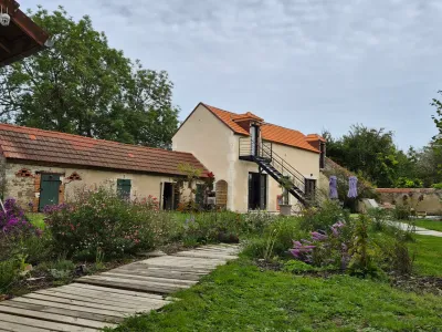 Oasis à Thème Balinais avec Piscine & Bain Nordique près de Vichy