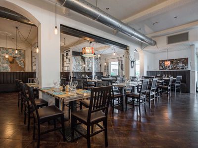 Restaurant italien avec un beau jardin