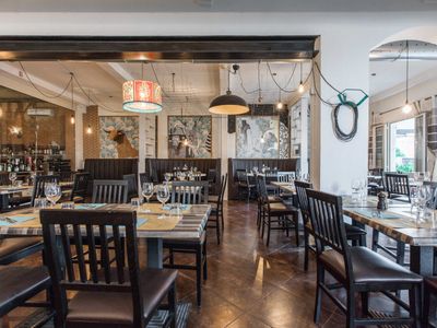 Restaurant italien avec un beau jardin