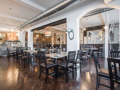 Restaurant italien avec un beau jardin