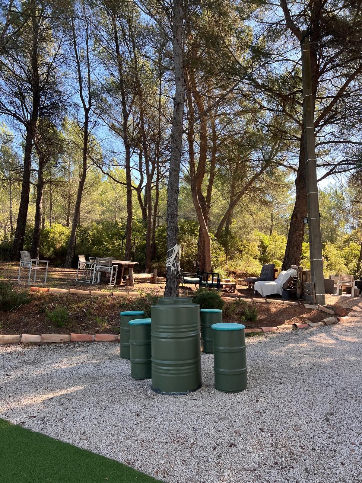 Large garden with swimming pool in the Aix countryside with sea views