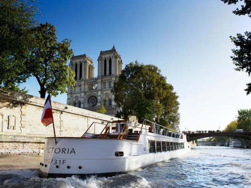Luxury Yacht Venue in Paris for Events & Weddings