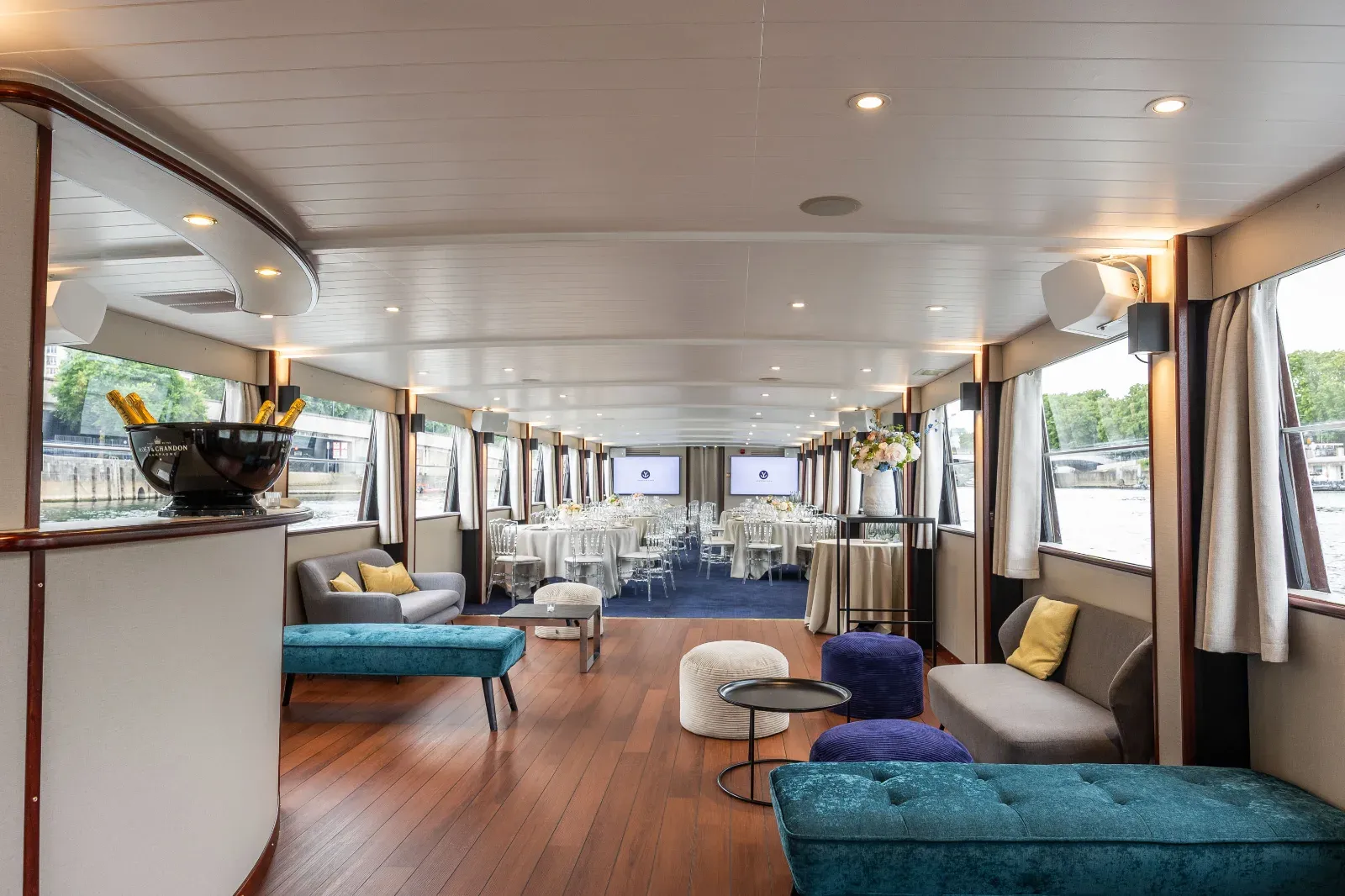 Luxury Yacht Venue in Paris for Events & Weddings