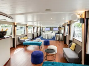 Luxury Yacht Venue in Paris for Events & Weddings