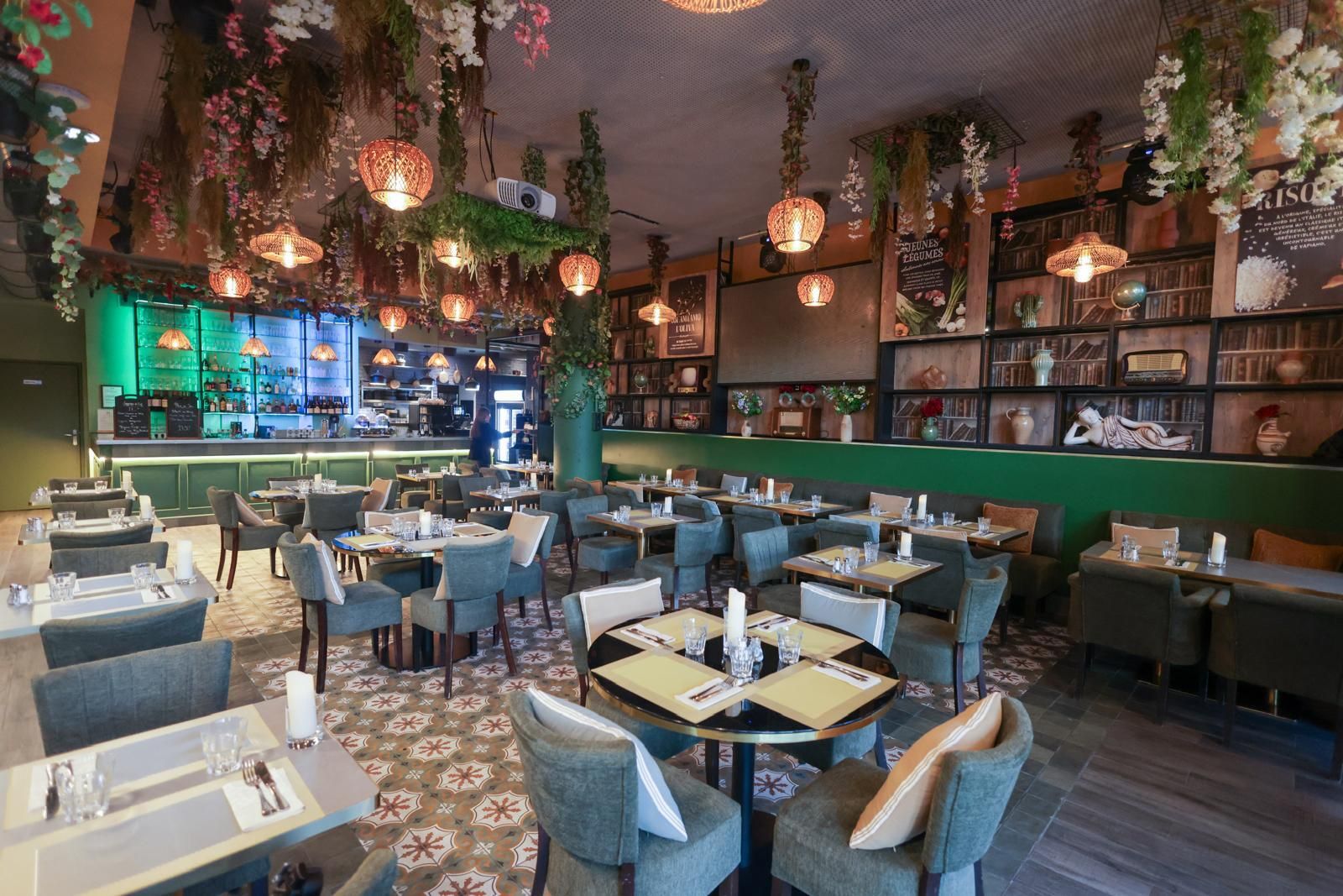 Epicurean Greenhouse Restaurant: Event Venue Overlooking the Seine