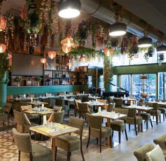 Restaurant Serre Épicurienne : Lieu d'Événement avec Vue sur la Seine