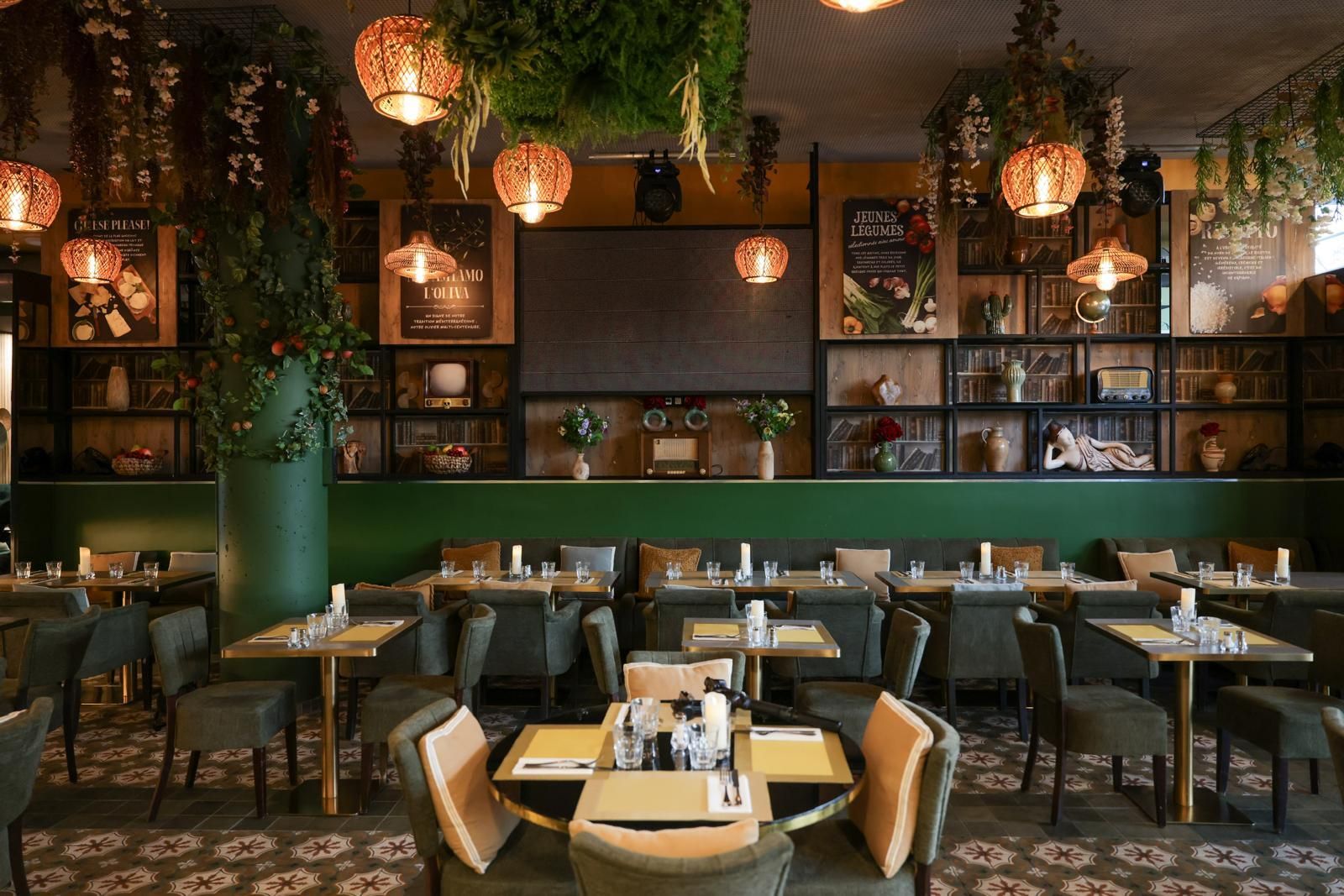 Epicurean Greenhouse Restaurant: Event Venue Overlooking the Seine