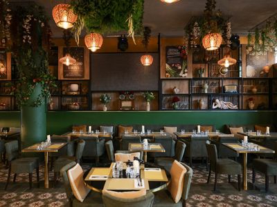 Restaurant Serre Épicurienne : Lieu d'Événement avec Vue sur la Seine