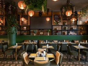 Epicurean Greenhouse Restaurant: Event Venue Overlooking the Seine