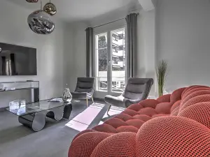 Modern 4-Bedroom Apartment in Cannes for Events