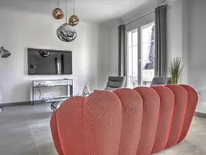 Modern 4-Bedroom Apartment in Cannes for Events