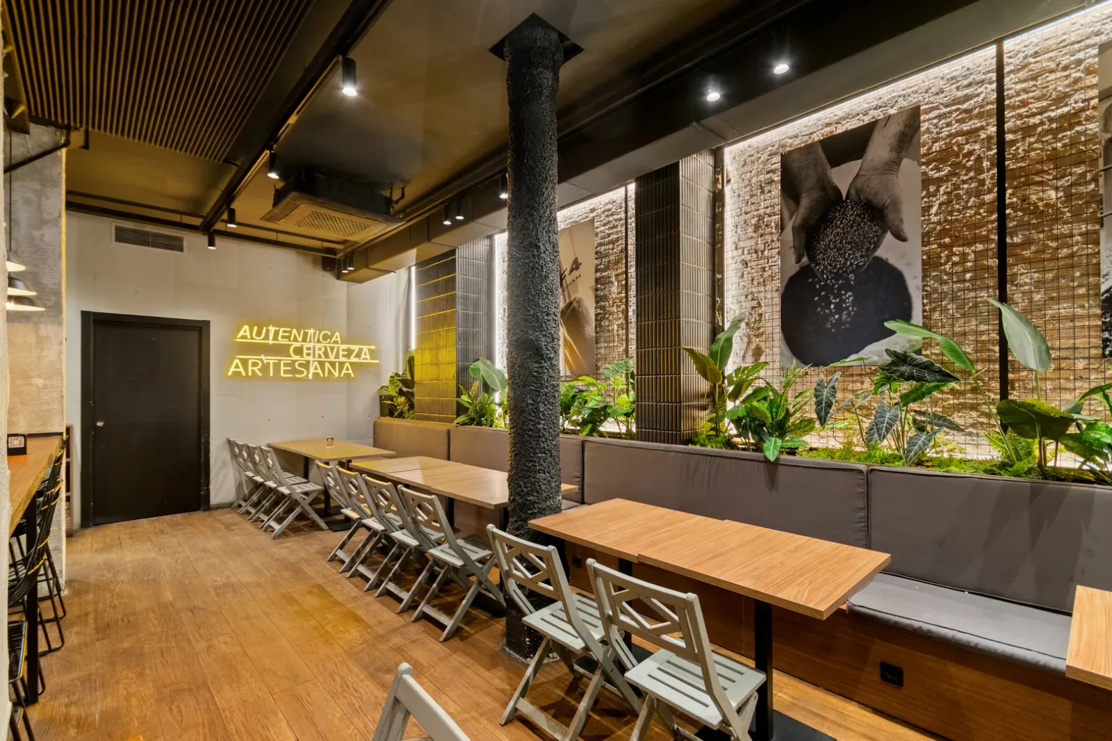 Premium Industrial Event Space with Stone Arches & Cocktail Bar in Barcelona
