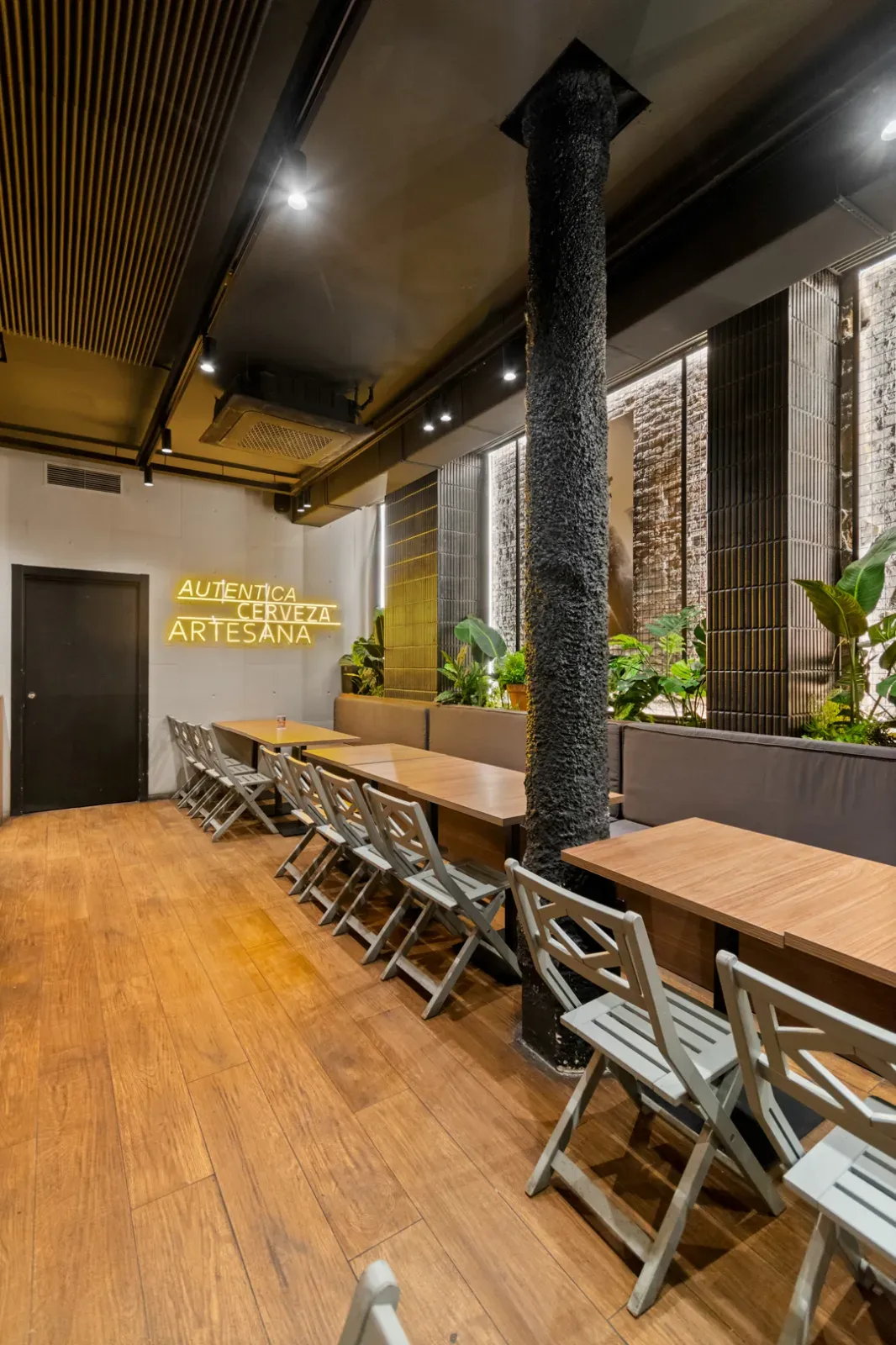 Premium Industrial Event Space with Stone Arches & Cocktail Bar in Barcelona