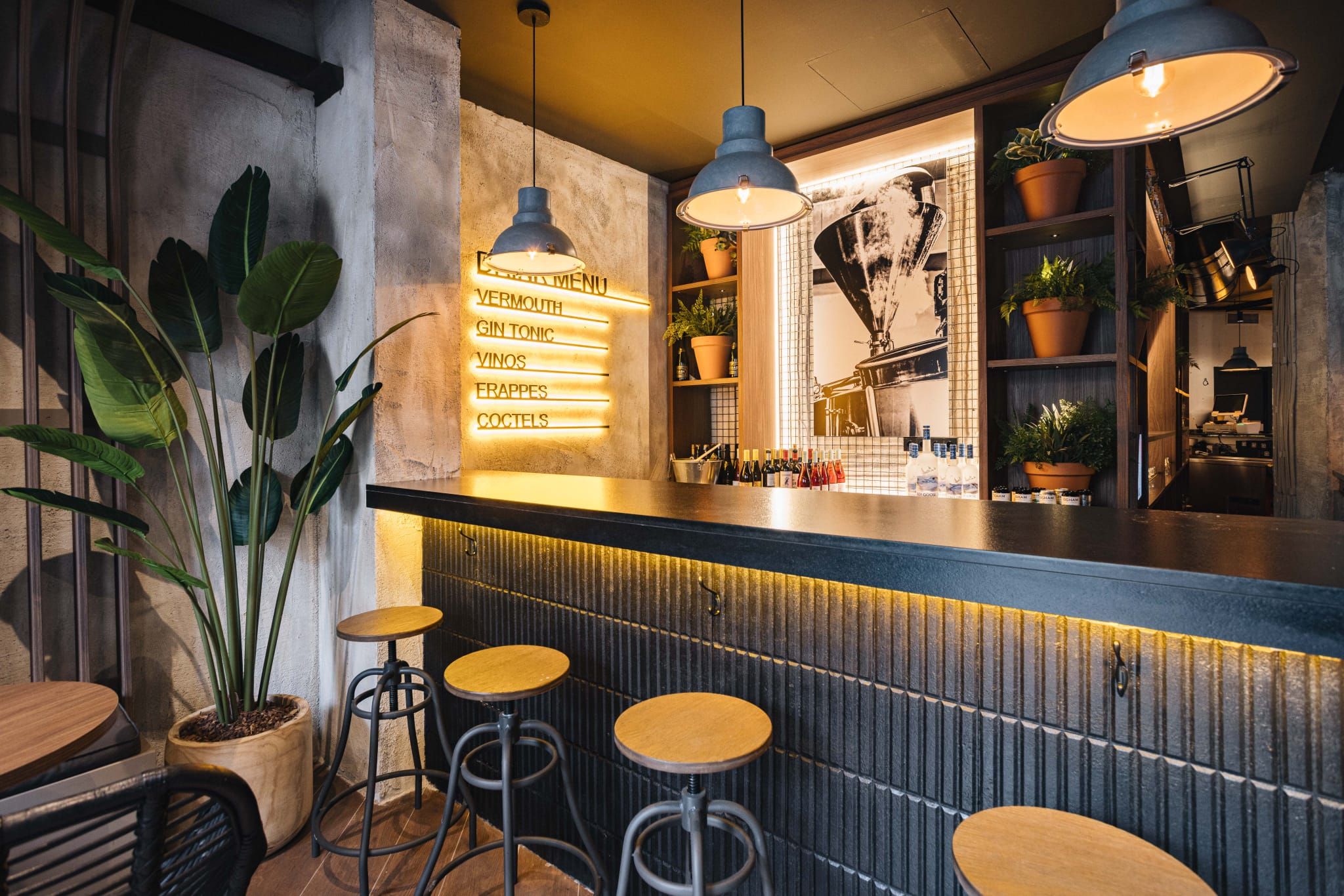 Premium Industrial Event Space with Stone Arches & Cocktail Bar in Barcelona