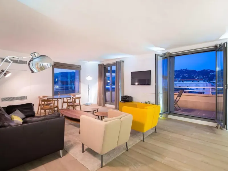 Penthouse Moderne à Cannes pour Événements & Réunions