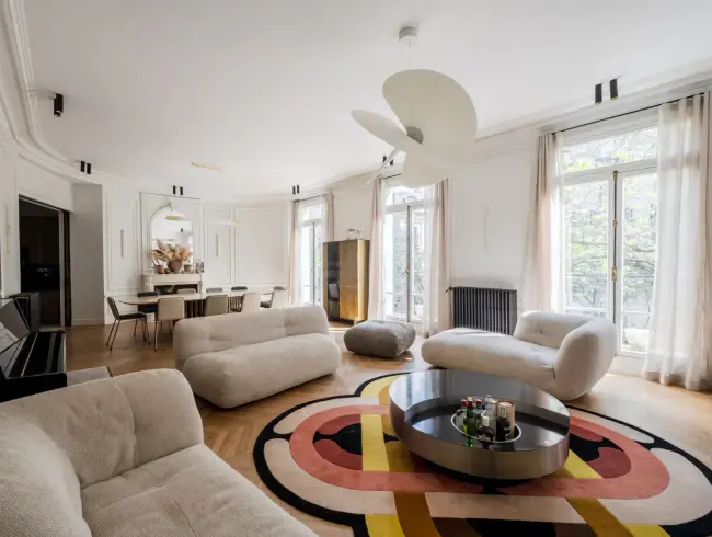 Loft Contemporain pour Productions Visuelles et Événements Professionnels à Paris