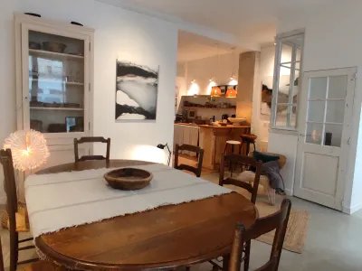 Former Bookshop Venue in Paris for Meetings, Exhibitions & Photoshoots