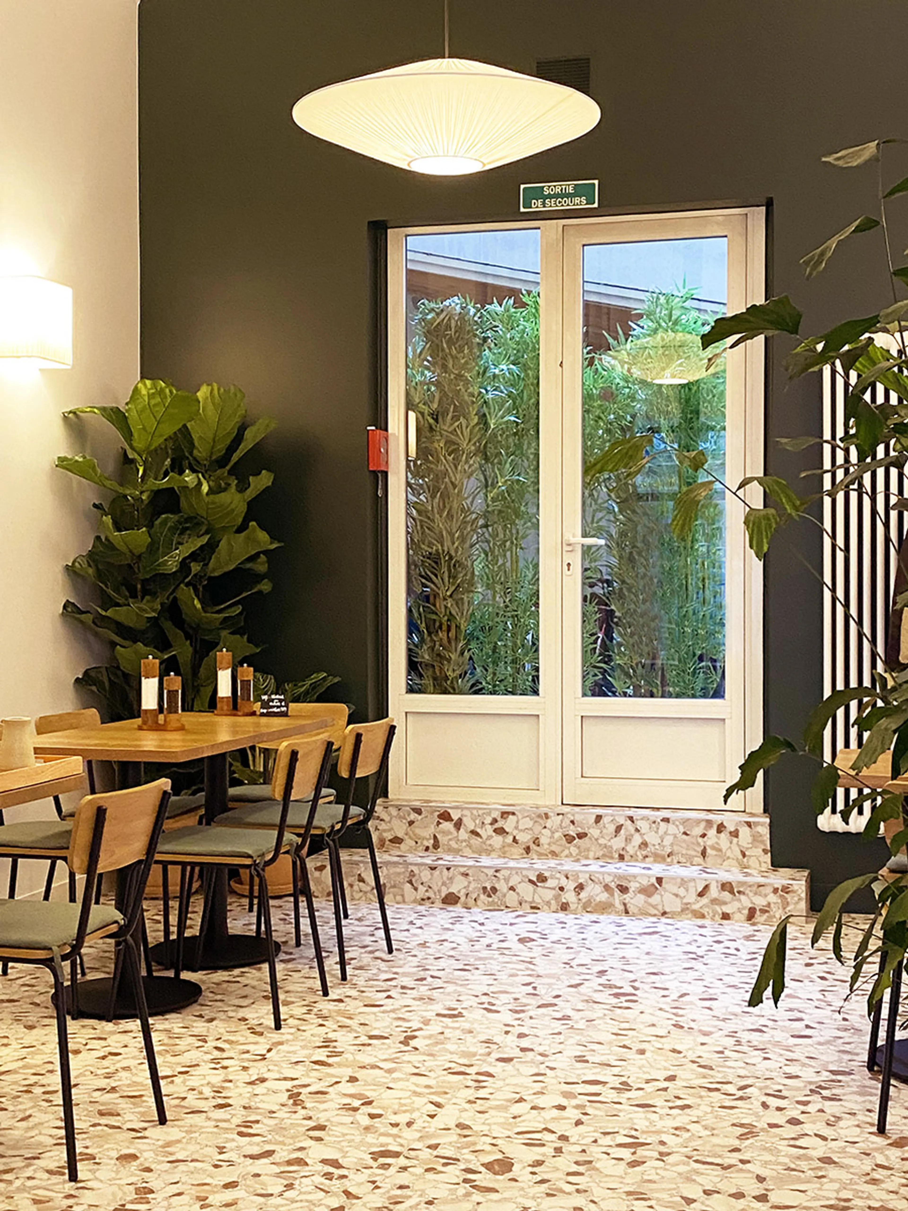 Salle sur cour