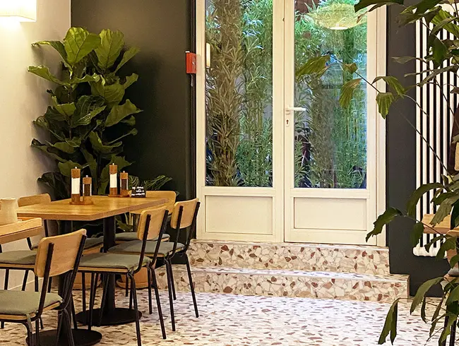 Bright Courtyard Meeting Room in Paris for Professional Events