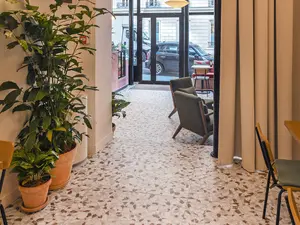 Bright Courtyard Meeting Room in Paris for Professional Events