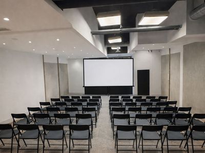 Espace Événementiel Moderne en Mezzanine dans le 11e Arrondissement de Paris