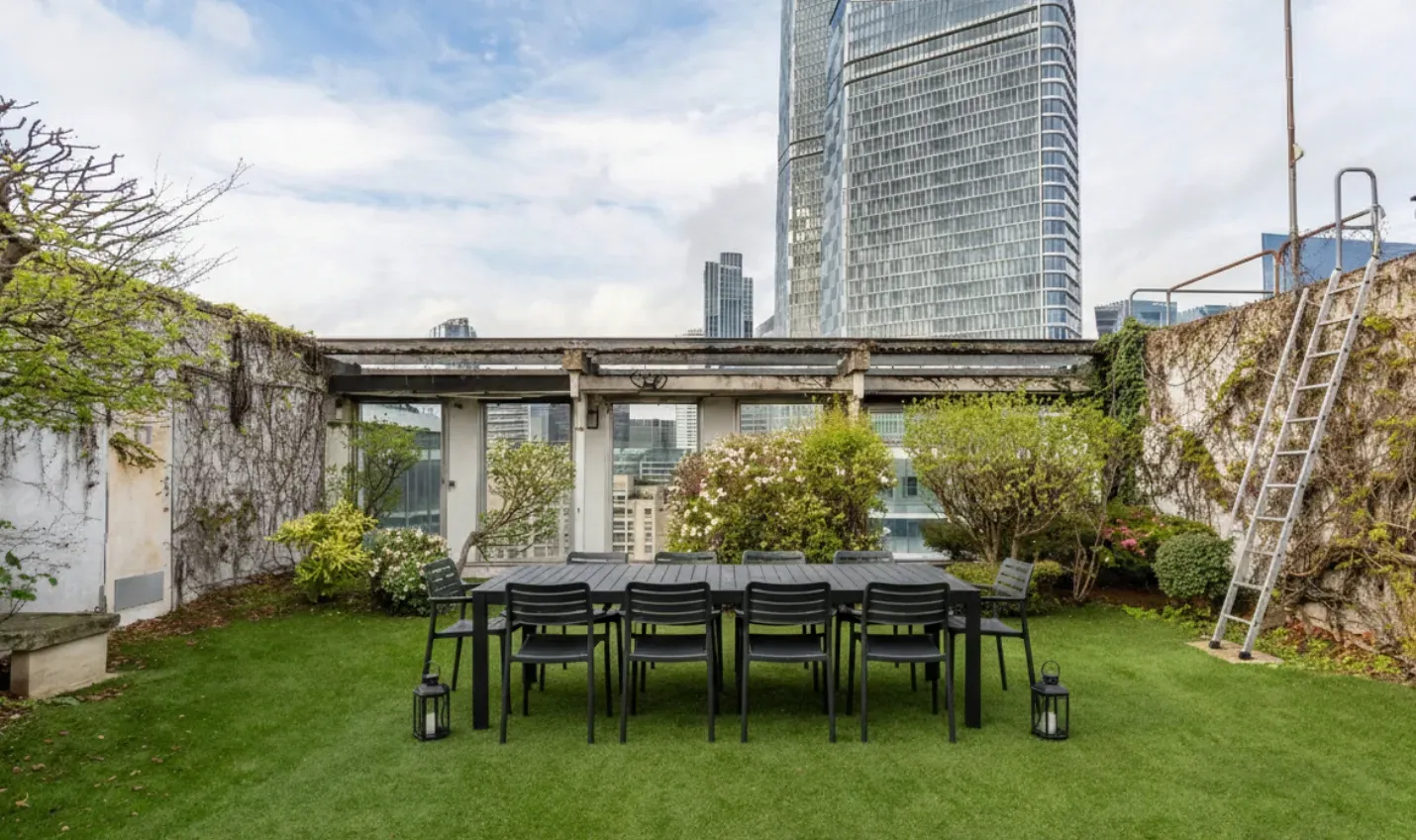 La Défense Penthouse with Panoramic Paris Views & Hanging Garden