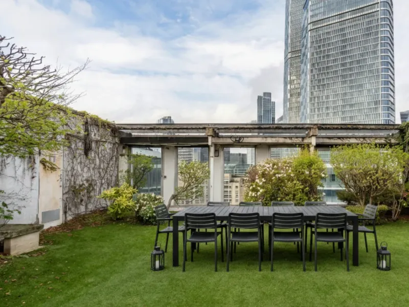 Penthouse à La Défense avec Vue Panoramique sur Paris et Jardin Suspendu